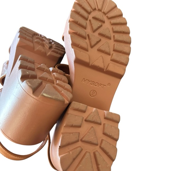Tan Platform Sandals with Chunky Heel and Slingback Straps - Picture 5 of 5